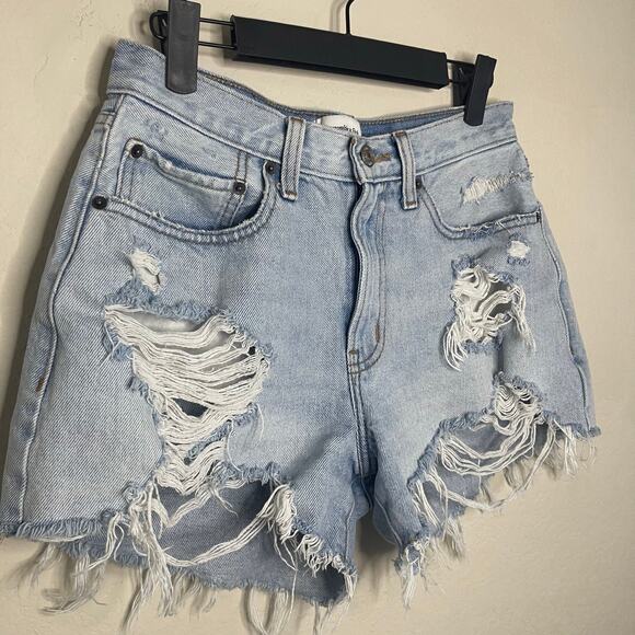 Abercrombie & Fitch Curve Love Mid Rise Boyfriend Short Denim Cutoff - Size 26/2 - Picture 3 of 6